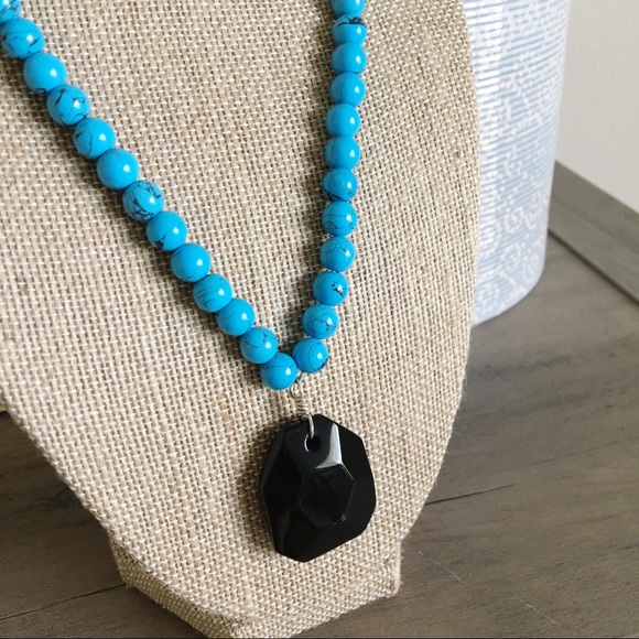 🖐🏻 {Handmade} Blue Beaded Pendant Necklace - Picture 3 of 3